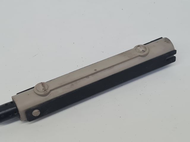 bontott VW GOLF VII Motorháztető Nyitó Bowden