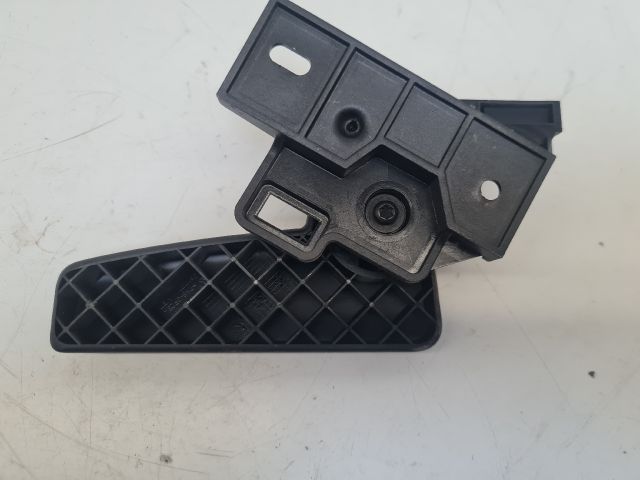 bontott VW GOLF VII Motorháztető Nyitó Kar / Gomb