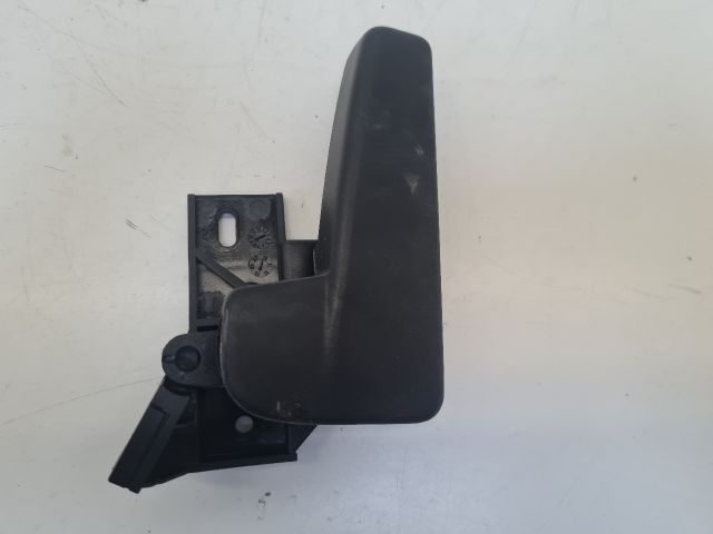 bontott VW GOLF VII Motorháztető Nyitó Kar / Gomb