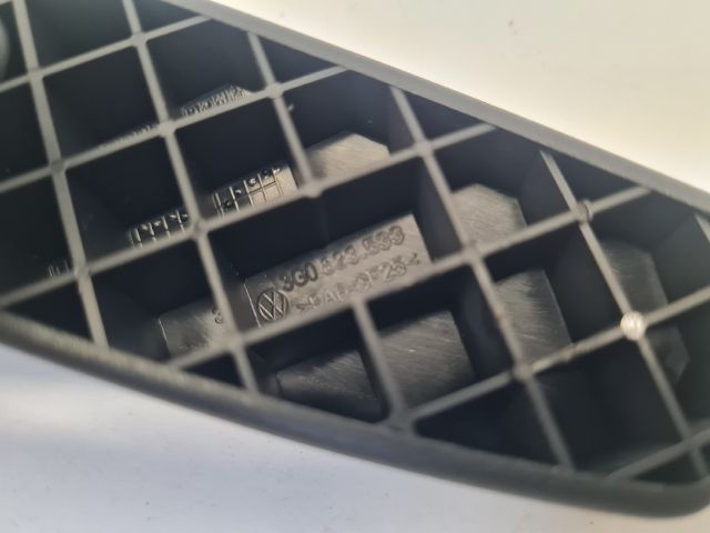 bontott VW GOLF VII Motorháztető Nyitó Kar / Gomb