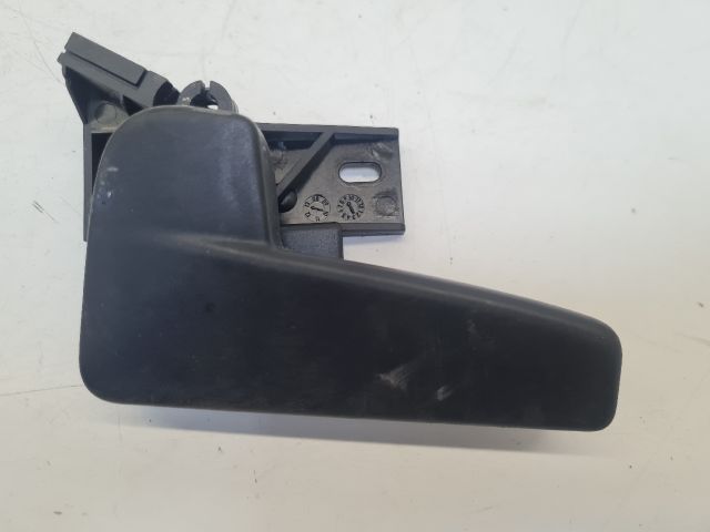 bontott VW GOLF VII Motorháztető Nyitó Kar / Gomb