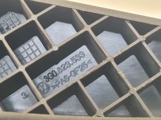 bontott VW GOLF VII Motorháztető Nyitó Kar / Gomb