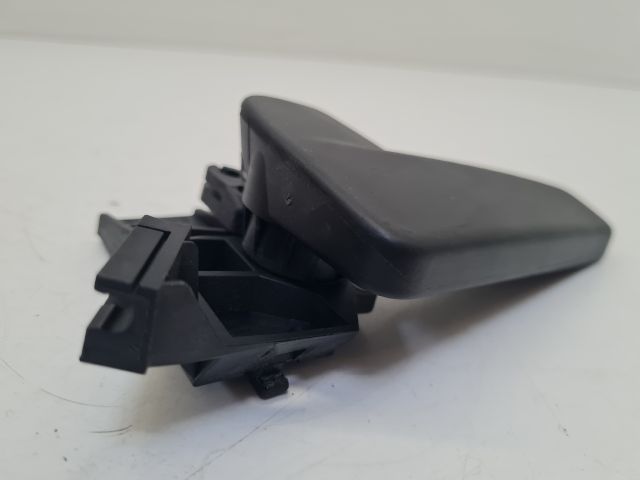 bontott VW GOLF VII Motorháztető Nyitó Kar / Gomb