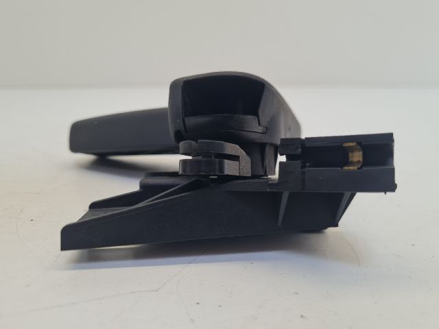 bontott VW GOLF VII Motorháztető Nyitó Kar / Gomb