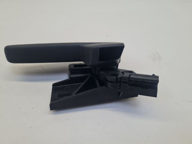 bontott VW GOLF VII Motorháztető Nyitó Kar / Gomb