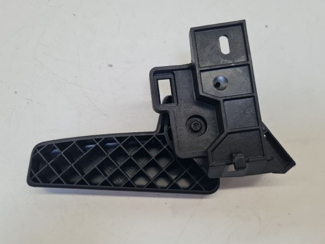 bontott VW GOLF VII Motorháztető Nyitó Kar / Gomb