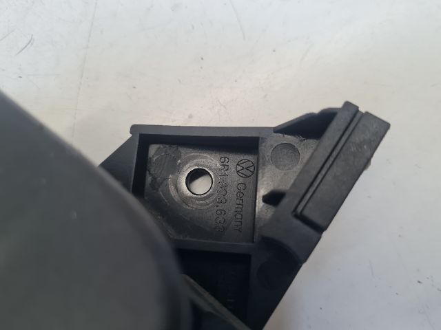 bontott VW GOLF VII Motorháztető Nyitó Kar / Gomb