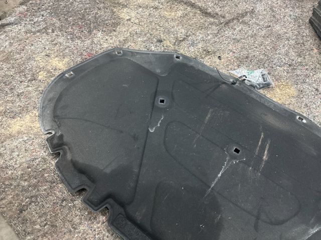 bontott VW GOLF VII Motorháztető Szigetelés