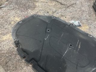 bontott VW GOLF VII Motorháztető Szigetelés