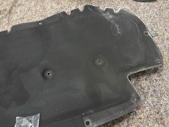 bontott VW GOLF VII Motorháztető Szigetelés