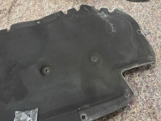 bontott VW GOLF VII Motorháztető Szigetelés