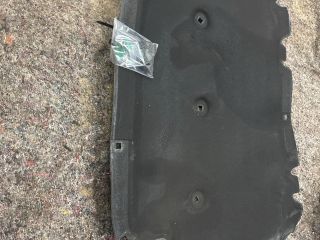 bontott VW GOLF VII Motorháztető Szigetelés