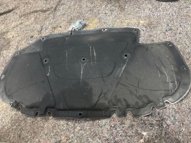 bontott VW GOLF VII Motorháztető Szigetelés