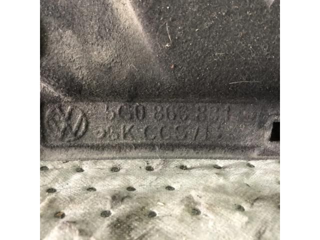 bontott VW GOLF VII Motorháztető Szigetelés