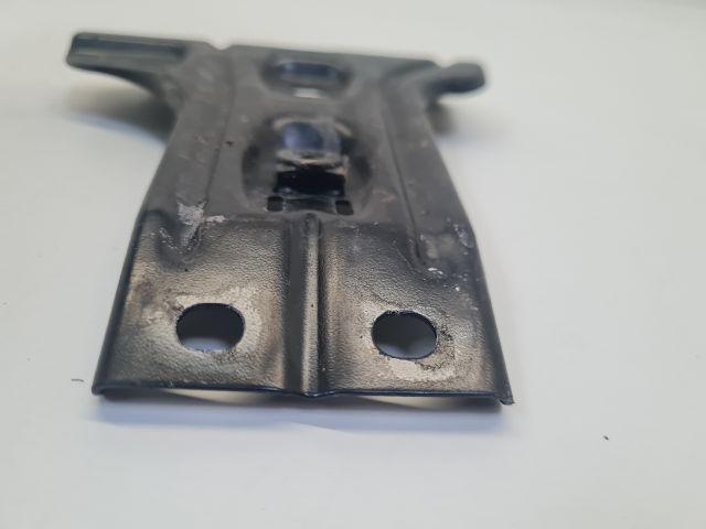 bontott VW GOLF VII Motorháztető Zár Tartó Konzol