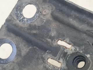 bontott VW GOLF VII Motorháztető Zár Tartó Konzol