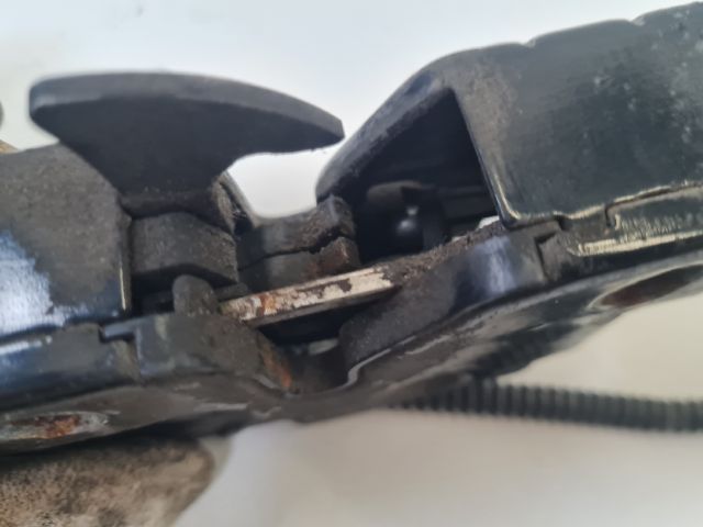 bontott VW GOLF VII Motorháztető Zárszerkezet