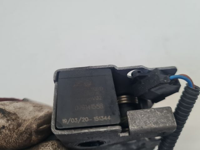 bontott VW GOLF VII Motorháztető Zárszerkezet