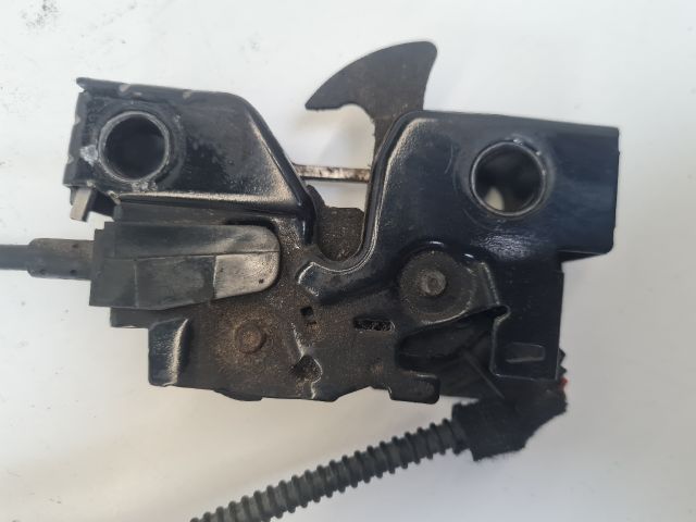 bontott VW GOLF VII Motorháztető Zárszerkezet