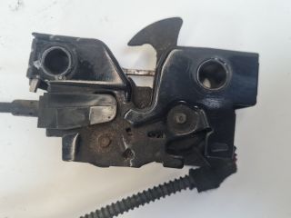 bontott VW GOLF VII Motorháztető Zárszerkezet