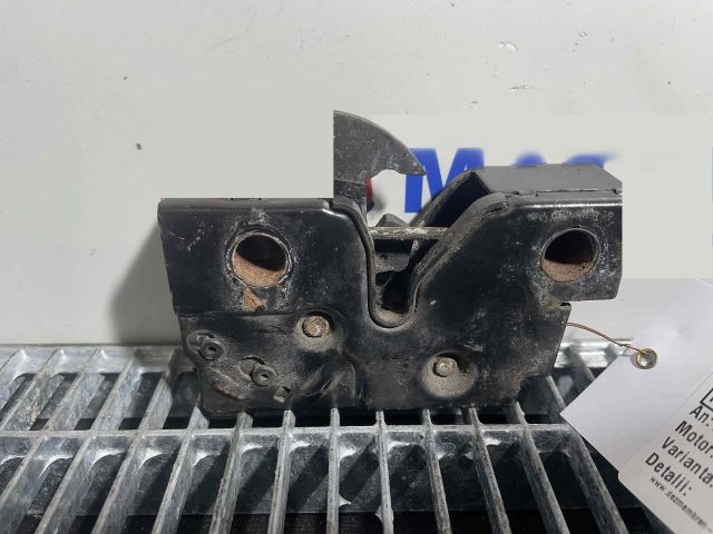 bontott VW GOLF VII Motorháztető Zárszerkezet