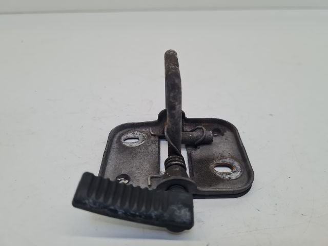 bontott VW GOLF VII Motorháztető Zárszerkezet