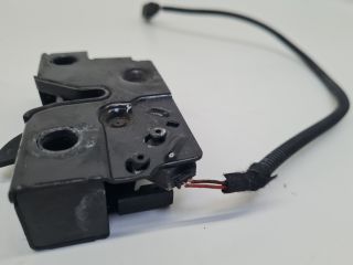 bontott VW GOLF VII Motorháztető Zárszerkezet