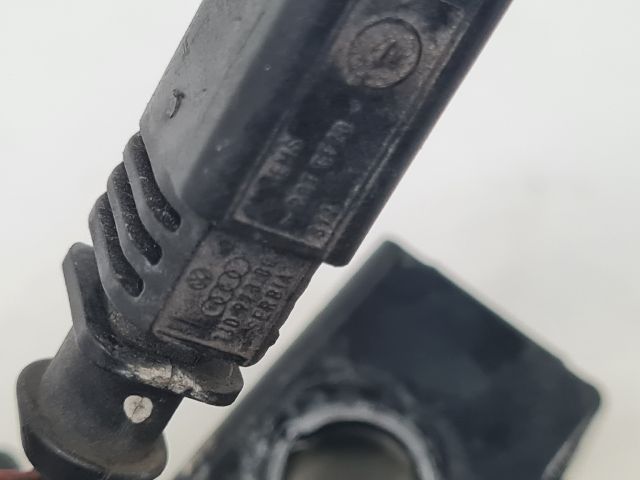 bontott VW GOLF VII Motorháztető Zárszerkezet