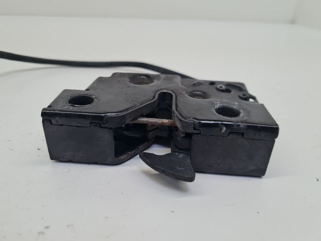 bontott VW GOLF VII Motorháztető Zárszerkezet