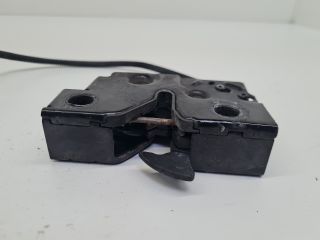 bontott VW GOLF VII Motorháztető Zárszerkezet