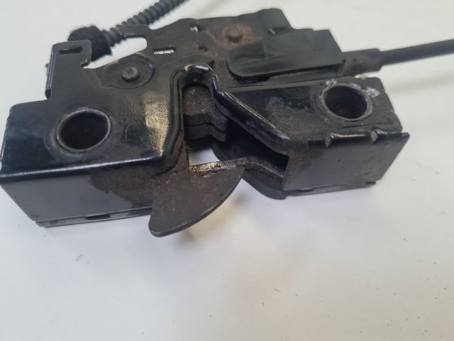 bontott VW GOLF VII Motorháztető Zárszerkezet