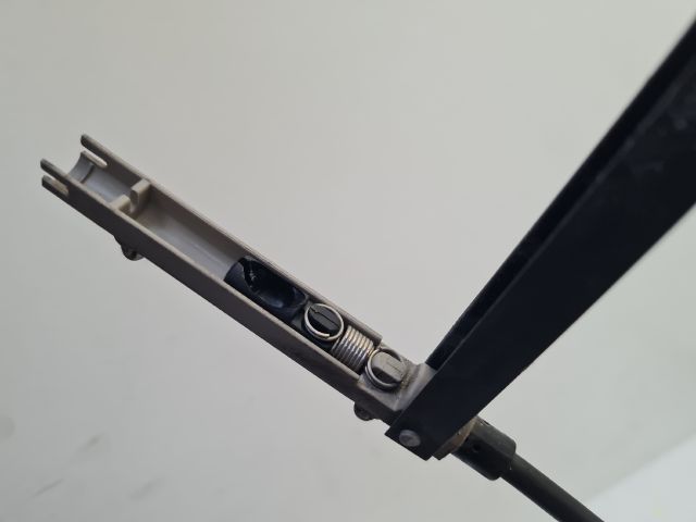 bontott VW GOLF VII Motorháztető Zárszerkezet