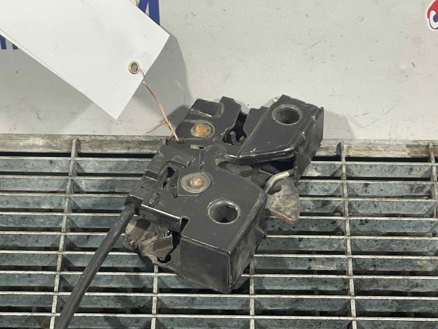 bontott VW GOLF VII Motorháztető Zárszerkezet