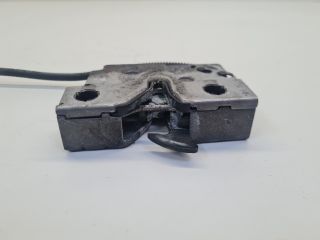 bontott VW GOLF VII Motorháztető Zárszerkezet