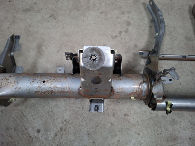 bontott VW GOLF VII Műszerfal Tartó Vas