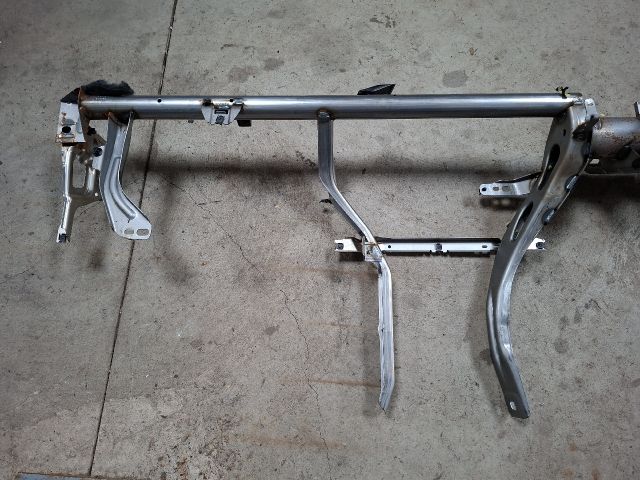 bontott VW GOLF VII Műszerfal Tartó Vas