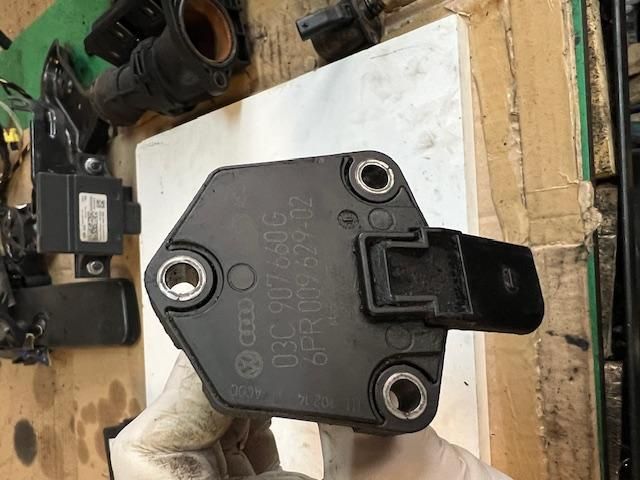 bontott VW GOLF VII Olajszint Jeladó