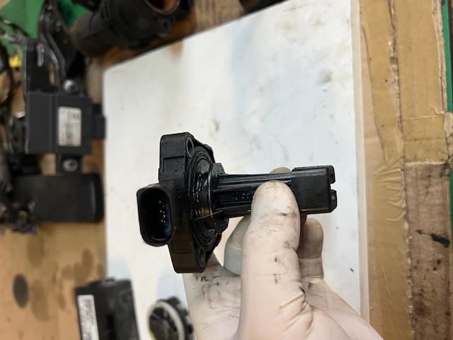 bontott VW GOLF VII Olajszint Jeladó