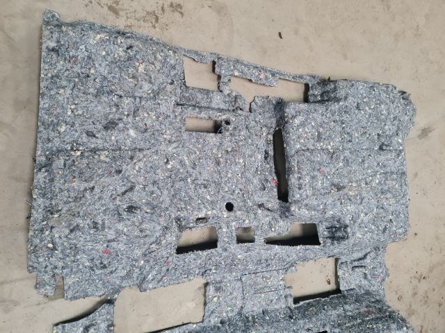 bontott VW GOLF VII Padlószőnyeg Alatti Szigetelés