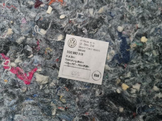 bontott VW GOLF VII Padlószőnyeg Alatti Szigetelés