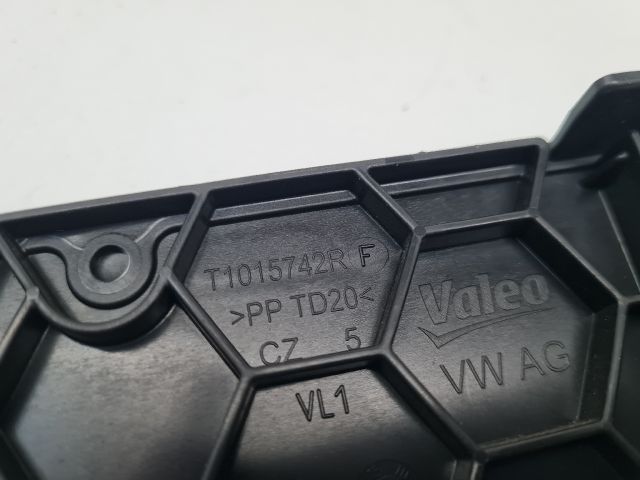 bontott VW GOLF VII Pollenszűrő Fedél