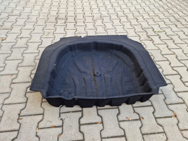 bontott VW GOLF VII Pótkerék Tartó