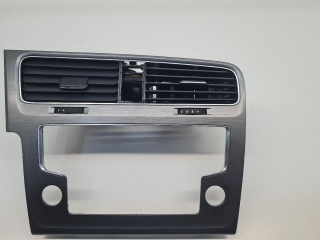 bontott VW GOLF VII Rádió / CD Keret