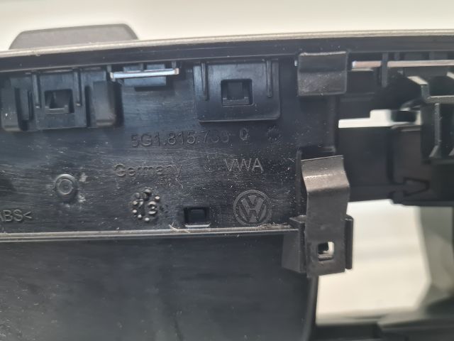 bontott VW GOLF VII Rádió / CD Keret