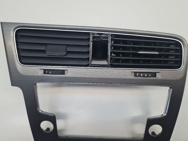 bontott VW GOLF VII Rádió / CD Keret