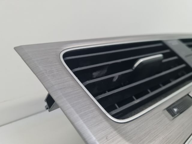 bontott VW GOLF VII Rádió / CD Keret