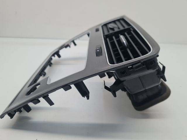 bontott VW GOLF VII Rádió / CD Keret