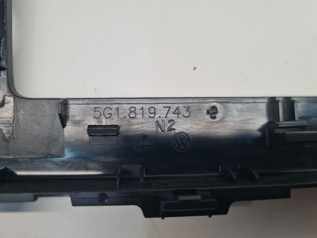 bontott VW GOLF VII Rádió / CD Keret