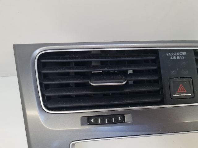 bontott VW GOLF VII Rádió / CD Keret