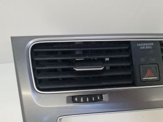 bontott VW GOLF VII Rádió / CD Keret